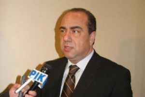 G&uuml;ney Kıbrıs'ta istifa &uuml;st&uuml;ne istifa