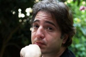 &Uuml;nl&uuml; piyanist, bakanlığı neyle su&ccedil;ladı?