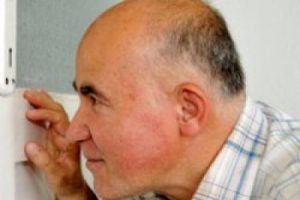 G&ouml;rme engelli &ouml;ğretmene r&ouml;ntgencilik su&ccedil;laması