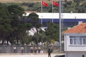 Ter&ouml;rist başından şok eden istek