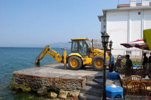 Deniz feneri'nde yıkım
