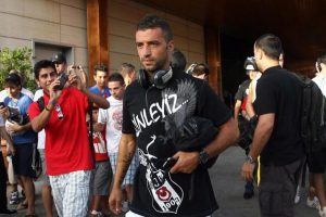 Beşiktaşlı futbolculardan tiş&ouml;rtl&uuml; destek