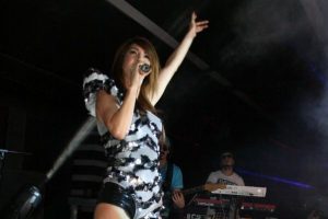 Bursa'da Hande Yener coşkusu