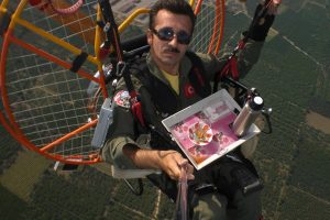 G&ouml;ky&uuml;z&uuml;nde paramotorla &ccedil;ay keyfi