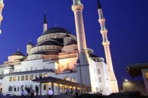 Atina'da cami i&ccedil;in ilk adım