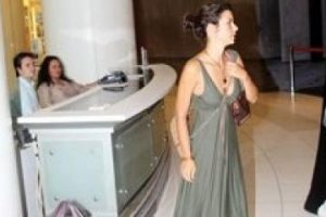 Beren Saat niye ka&ccedil;tı