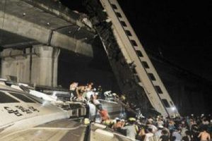 &Ccedil;in'de hızlı tren faciası