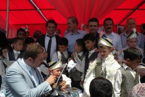 154 &ccedil;ocuk erkekliğe ilk adımını attı