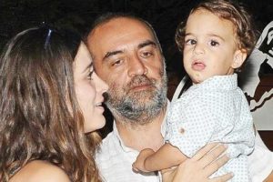 Oğlunu gazetecilerle tanıştırdı