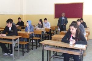 &Uuml;st&uuml;n başarılı gen&ccedil;lere  dev burs