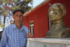 Bursa'da okuldaki Atat&uuml;rk b&uuml;st&uuml;ne &ccedil;irkin saldırı