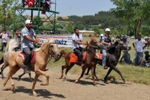 Rahvan atları kıyasıya yarıştı