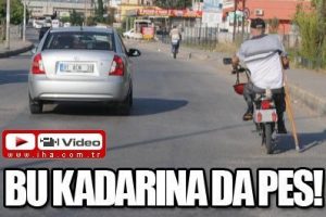 Bu kadarına da pes... Koltuk değneği ile motosiklet kullanıyor