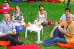 Gazeteciler dayanışma gecesinde stres attı