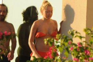Hadise'nin balkon sefası!