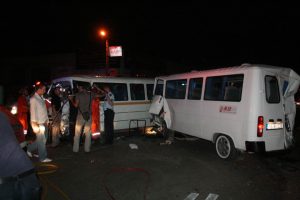 Servis minib&uuml;s&uuml;nde can pazarı