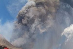 Etna uyandı!