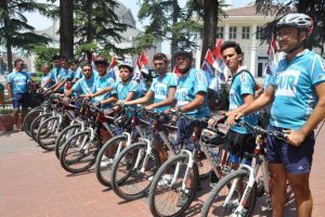 Engelliler i&ccedil;in pedal &ccedil;eviriyorlar
