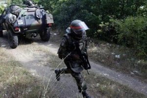 Sınırda b&uuml;y&uuml;k gerginlik