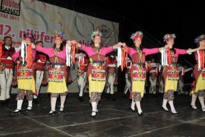 Hem oynadılar, hem oynattılar