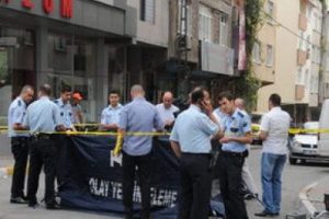 Sokak ortasında &ouml;ld&uuml;r&uuml;ld&uuml;!