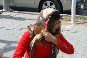 Arzuhalciye kızdı boşanmaktan vazge&ccedil;ti karısını d&ouml;vd&uuml;!
