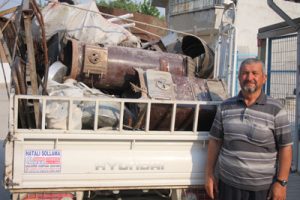Kur'an Kursu i&ccedil;in hurda topluyorlar
