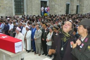 Minik Batur'dan şehit babaya son bakış