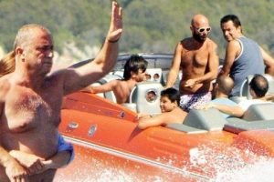 Hızını alamadı bir tekne daha aldı!