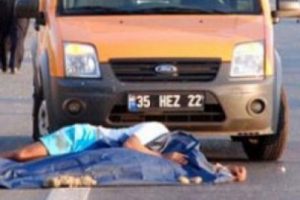 Kızının cansız bedenine sarıldı