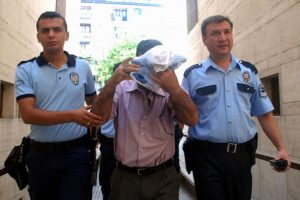 Kızını bı&ccedil;aklayan baba hakim karşısında