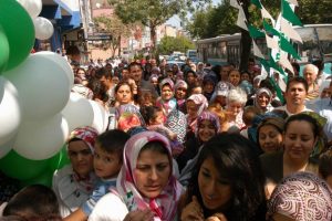 Bir liraya ayakkabı izdihamı