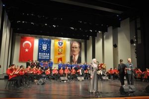 Bosnalı gen&ccedil;lerden Bursa'da ilahi resitali