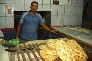 75 dereciyi bulan sıcakta ekmek m&uuml;cadelesi