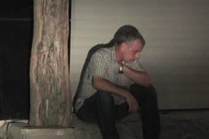 Ramazan ayında cadde ortasında sızıp kaldı