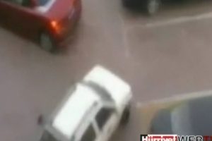 S&uuml;r&uuml;c&uuml; park yerini kaptırınca acı intikam aldı!