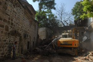 Akbıyık Camii g&uuml;n y&uuml;z&uuml;ne &ccedil;ıkıyor