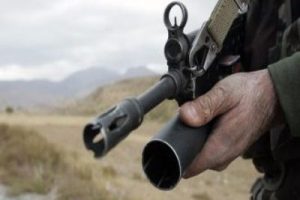 Kaza kurşunu iki askeri yaraladı