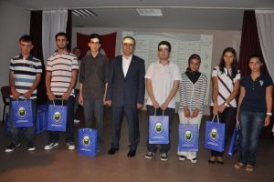 İneg&ouml;l Belediyesi'nden başarılı &ouml;ğrencilere &ouml;d&uuml;l