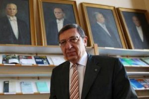 B&ouml;l&uuml;kbaşı'nın kitabı Yunanistan'ı karıştırdı