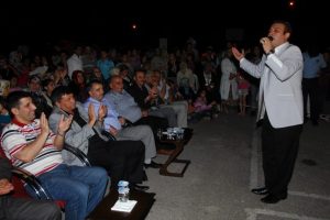 Sosyete Kazım herkesi g&uuml;ld&uuml;rd&uuml;