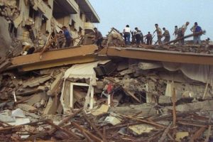B&uuml;y&uuml;k depremi unutmadık... 12 yıl ge&ccedil;ti, işte o deprem anları...