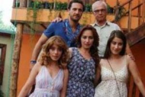 Hazal Kaya ve Fırat &Ccedil;elik aşk yaşayacak