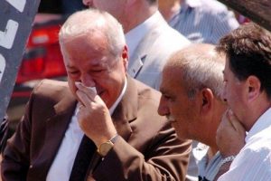 İş&ccedil;isinin &ouml;ld&uuml;ğ&uuml;n&uuml; &ouml;ğrenen belediye başkanı h&uuml;ng&uuml;r h&uuml;ng&uuml;r ağladı