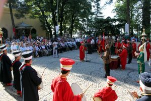 Murat H&uuml;davendigar kabri başında anıldı