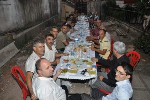 Tarihi &ccedil;arşı'da iftar geleneği
