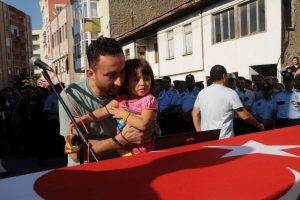 Şehit kızından y&uuml;rek yakan konuşma