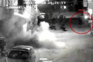 Ter&ouml;ristlerle &ccedil;atışma anı mobese kamerasında