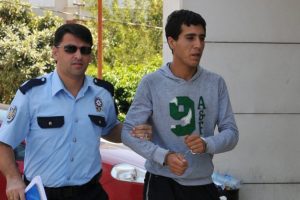 Evsiz şahsı soyan hırsız yakayı ele verdi