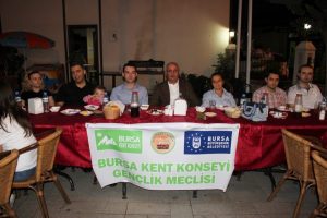 Gen&ccedil;lik meclisi ailesi iftarda biraraya geldi